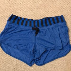 Lululemon hot yoga shorts size 6